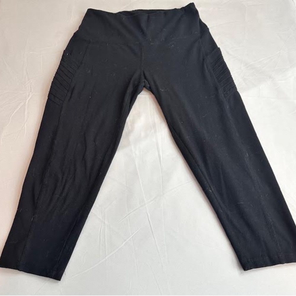 Black Yoga Mid-Leg Pants